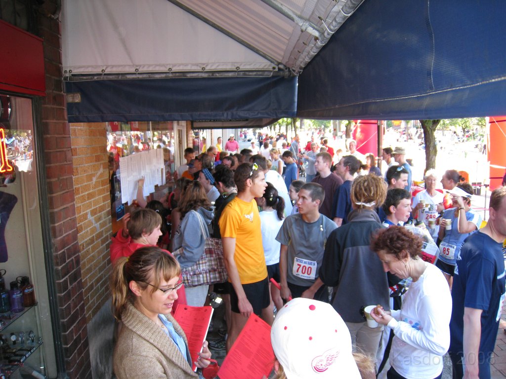 Tortoise_Hare_5K_08 205.jpg - The crowd now begins to form at the posting of the results.